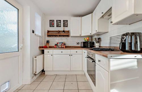 Rockford Cottage 3 Bed Modern New Forest House with Garden - Foto 7