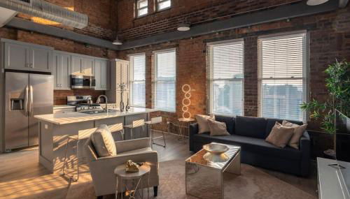 BUBBLES FANTASY SUITE Explore OTR and Rhinegeist - Photo 3