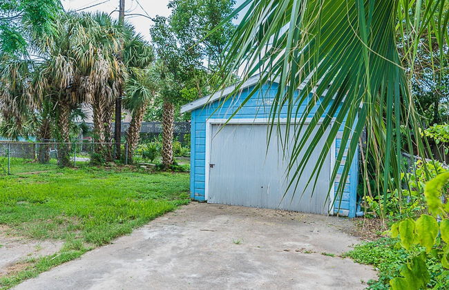 Uptown Cottage 2 Minutes to The Strand and Utmb - Foto 16