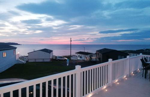 3-Bed Lodge with SeaView-Fireplace-Garden-FreeP - Photo 2