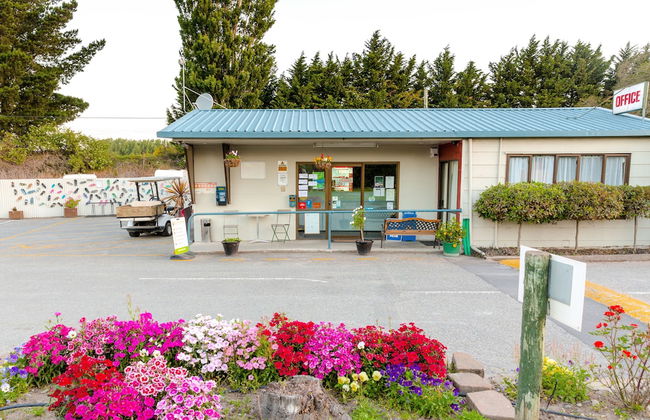 North South Holiday Park - Photo 2