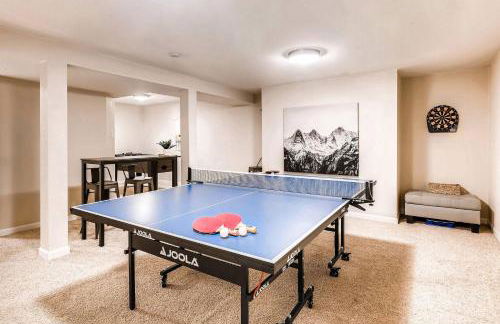 Family Retreat! By Denver + Hot Tub, Sleeps 10! - Foto 36