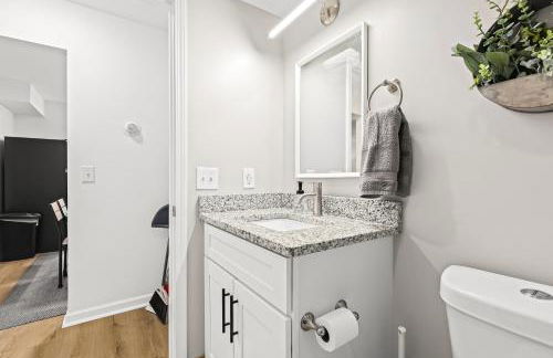 Cozy Modern 1BR Close to Downtown - Foto 15