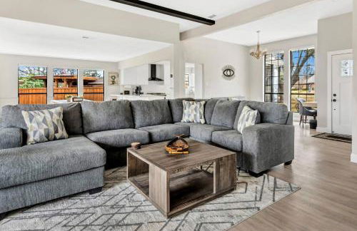 Jacuzzi Lakefront Home w/ Game room+play structure - Foto 31