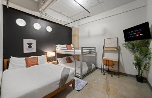 Beautiful Downtown Apartment with Pool, Laundry, Parking - Foto 22