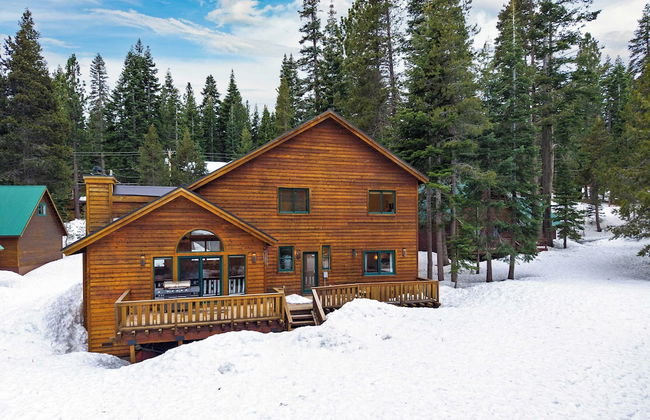 5 Mins to Ski Resort Ping Pong, Pool Table, Deck Donner Ridge by Avantstay - Foto 39