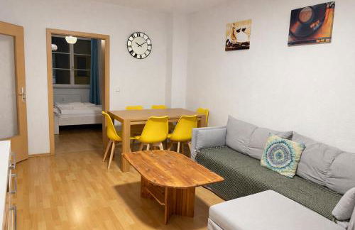 Stötteritz Holiday Apartment - 3 Rooms - 6 People - 5 beds - Balcony - Great public transport 11 minutes to the city - Foto 1