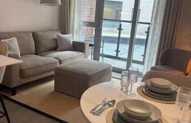 Entire Prestige Apartment in Poole Quay - Free Parking, Fast WiFi, Smart TV & Netflix - Foto 5