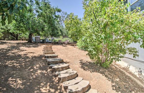 Charming Hilltop Home with Picture-Perfect View - Foto 26