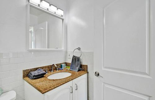 Deluxe Home Heated Pool & Jetted Tub near Beach - Foto 23