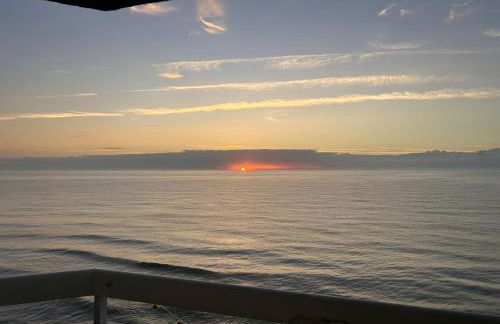 LUXURIOUS Oceanfront Condo, 1 bedroom-2 bath, Sleeps 4, indoor and outdoor pools, Waters Edge-Garden City-Murrells Inlet SC -NO PETS - Photo 18