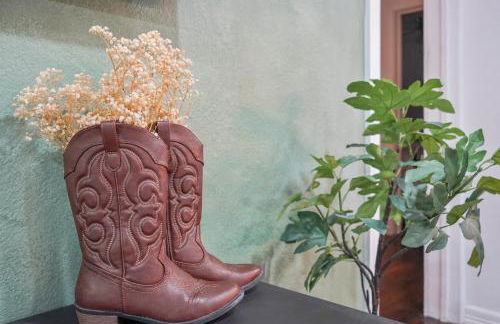 Casa Hosum - 7 mins Downtown Sleeps 9 King Bed Fenced Yard - Foto 8