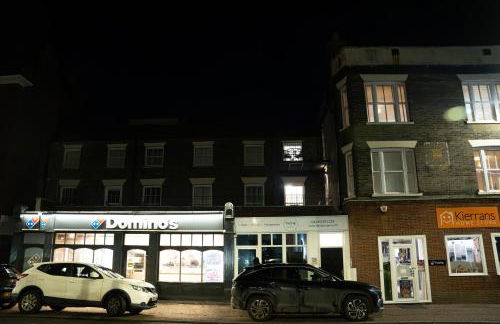 Modern Penthouse with Balcony - Near Beach & Town - Foto 33