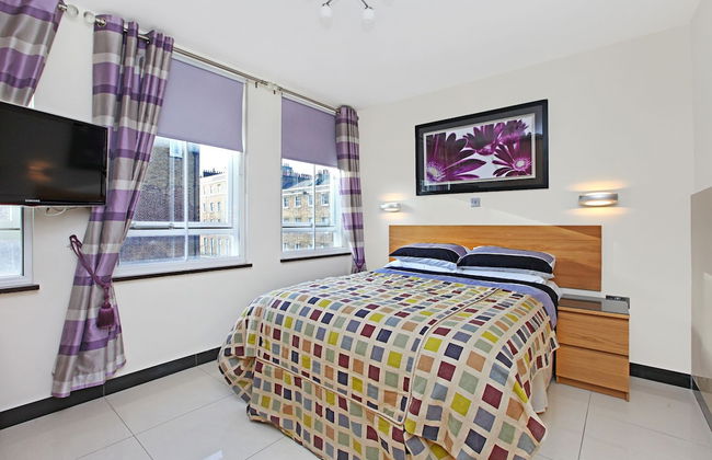 Baker Street Suites - Photo 29