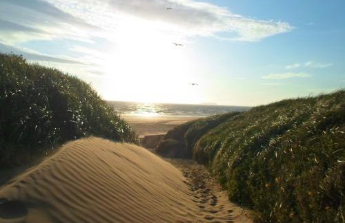 Ocean Drive Deluxe Apartment with complimentary Day Time Beach hut - Foto 47