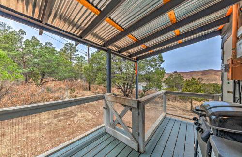 Mtn Escape with Deck and Views - Near Race Track! - Foto 2