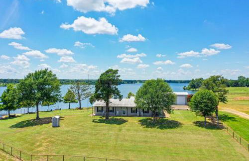 Van Vacation Retreat with Private 300-Acre Lake! - Photo 38