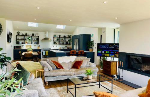 The Cuckoo's Retreat - Luxurious home with private garden & jacuzzi - Photo 8