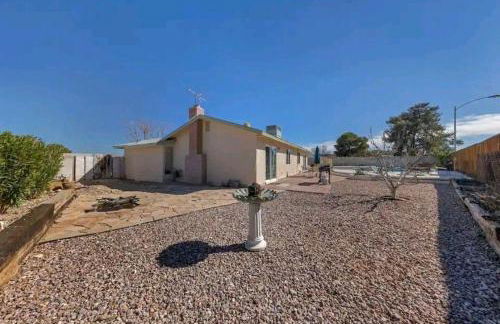 Pool & Hot Tub! Centrally Located, Less Than 3 Miles to The Strip! - Foto 28