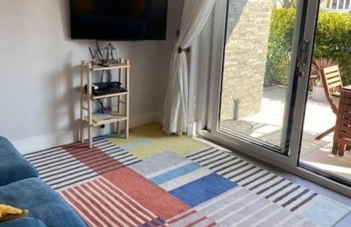 LIKONI 3 by BOURNECOAST - A Modern Apartment with SEA VIEWS, Patio and Parking - FM6193 - Foto 10