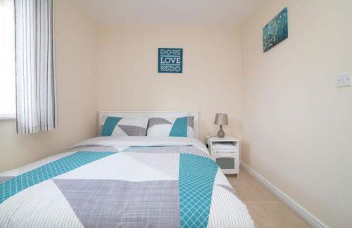 Quiet Two Bedroom House Driveway Parking & Garden - Foto 13