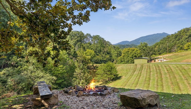 Sharp Hollow by Beyond Expectations w Hot Tub - Foto 3, Habitación