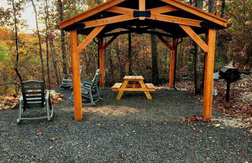 The Windstorm Cabin - Pet-friendly & a 2-person Jacuzzi hot tub! - Foto 34
