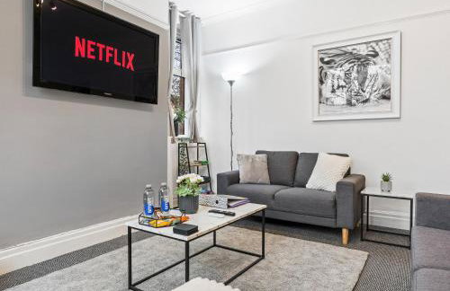 Crew Quarters - Your Ideal Stay in Bury - Photo 11