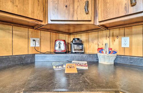 Cozy Haven of Rest Home with Amish Country Views! - Foto 7