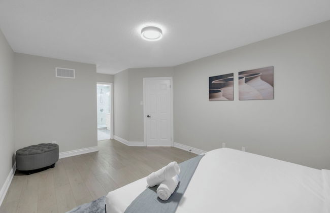 Beautiful House - On A Quiet Street - Photo 6