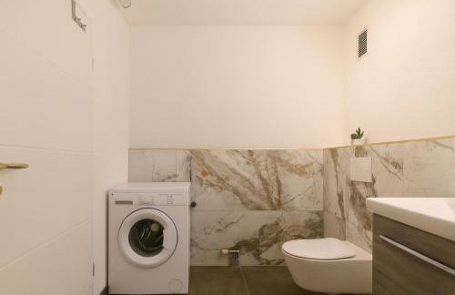 Modernes City Apartment in Top Lage, Balkon, kostenloser Parkplatz max 1,65m Höhe und 1,8m Breite - Foto 18