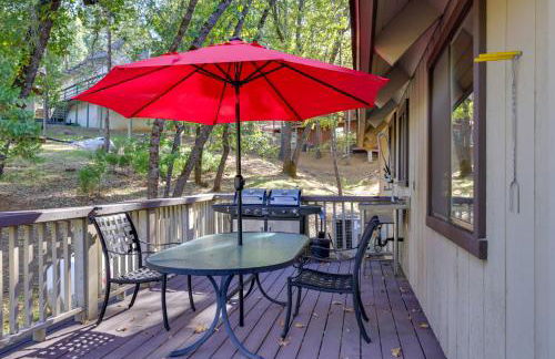 Spacious Groveland Cabin with Wraparound Deck! - Foto 29