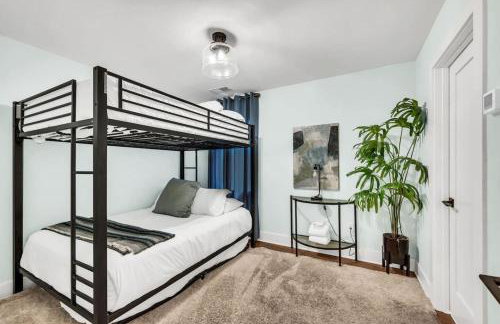 Luxury and Spacious Home with Private Garage and Fire Pit - Foto 35