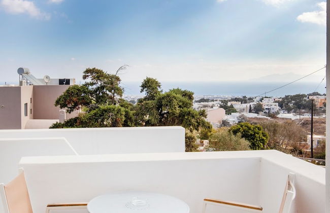 Santorini Villatzio Suites - Photo 37