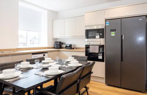 Stanway Apartments- Free Parking & Close To Tram Stop - Photo 3