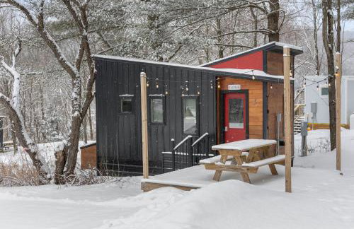 Maple Sugar Shack Tiny House with hot tub & river by Stowe - Foto 46