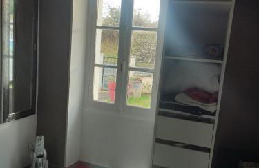 Maison plain pied, 2 chambres, longère typique , fraiche, dans bourg avec tous commerces - Foto 24