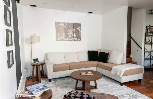 Chic SD Basecamp - Walk to Downtown - Foto 2