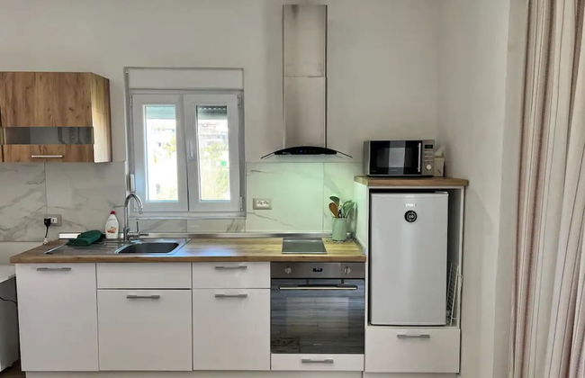 Entire unit near beach access to garden - Photo 8