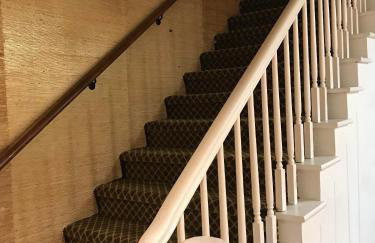 Secluded, Charming and Unique! Spacious Apartment EXCELLENT Central Location - Foto 9