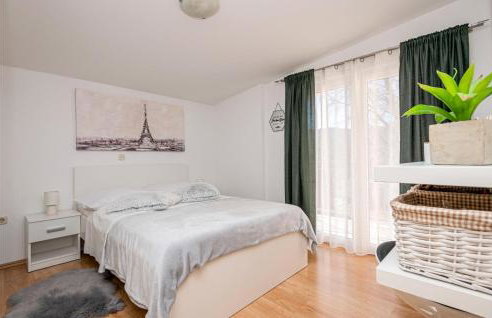 Amazing Home In Vrgorac With Wifi - Photo 37