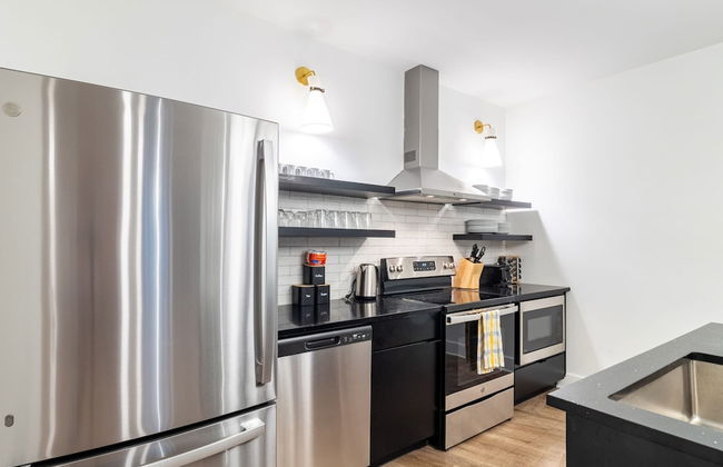 Dual Bachelor Pads w Rooftop Lounge Games Sleeps 26 5 Min to Broadway - Foto 13