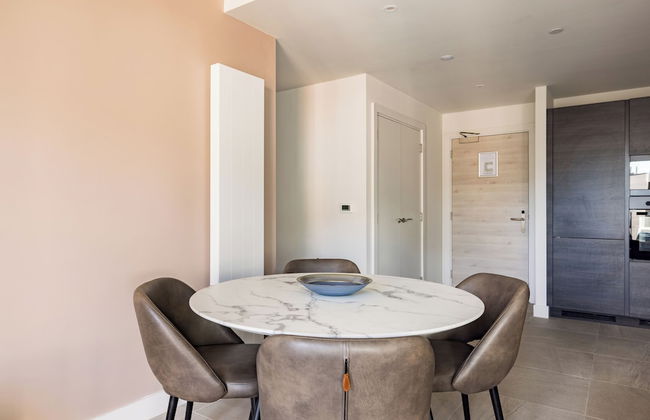 Leeds Centre by Charles Hope - Photo 8