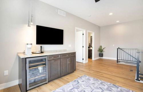 New Beautiful 8th Street Condo with 2 Balconies George 203 - Photo 10