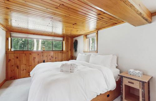 Mtn-View Family Cabin! 9 Mi to Lake George Village - Foto 12