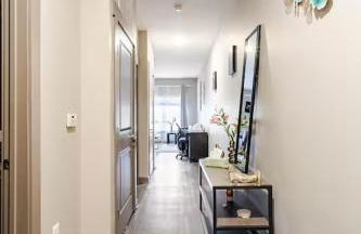 Skyline Serenity- Gym, Walk to Bars and Restaurants - Foto 4