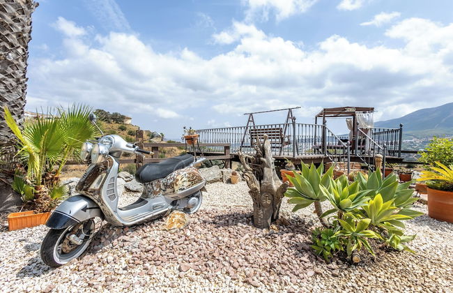 Luxurious Private Cabin Pool Hottub & Fireplace - Photo 29