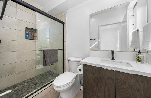 7 BR double house with parking and a backyard in LA - Foto 28