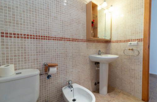 Global Properties, Adosado en primera linea de playa con vistas al mar - Foto 21