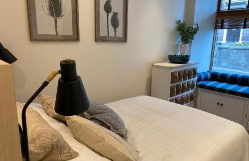 Ridley's Place modern one-bedroom seaside apartment - Photo 11